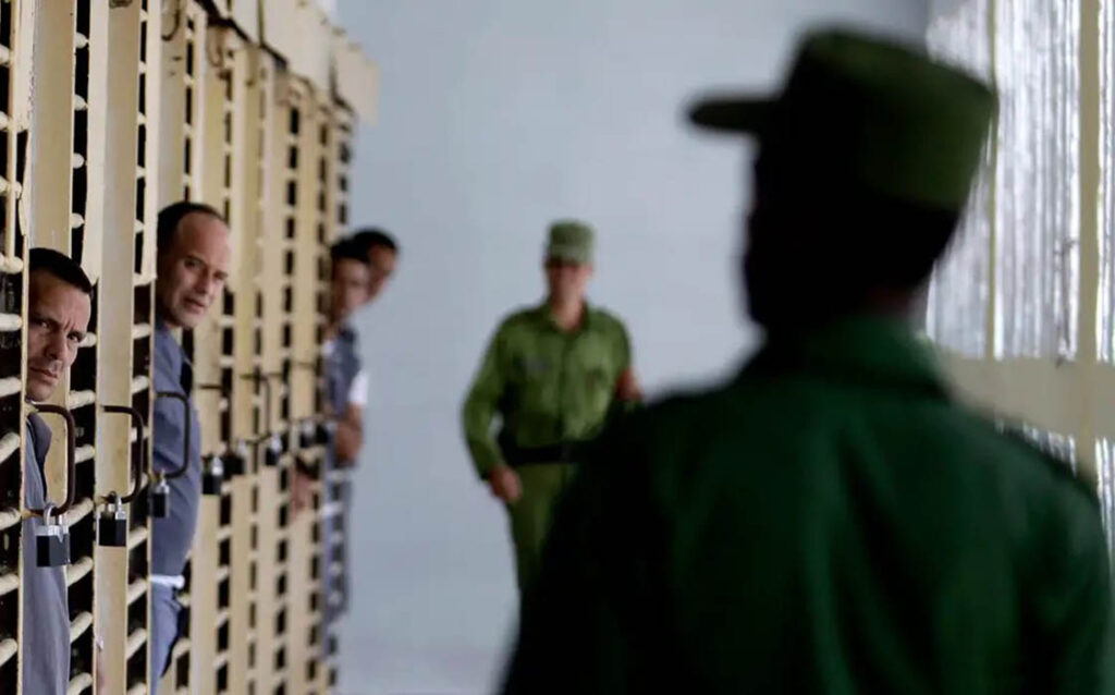 Prisioneros cubanos en la cárcel Combinado del Este. Foto: Franklin Reyes / AP