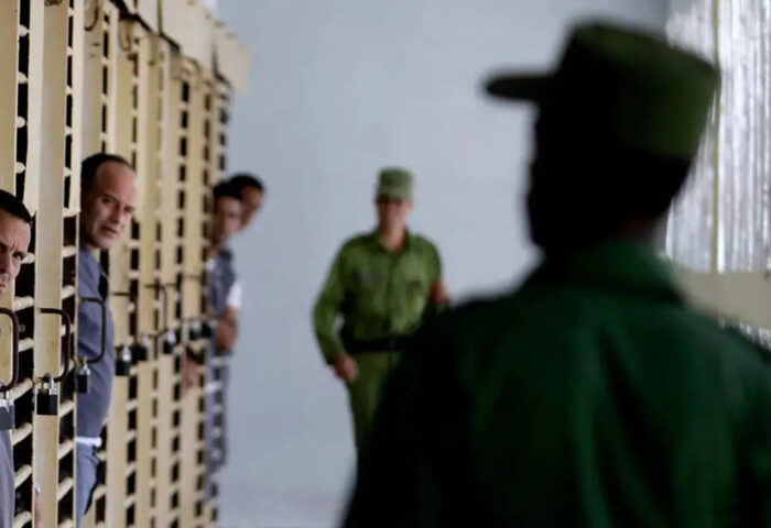 Prisioneros cubanos en la cárcel Combinado del Este. Foto: Franklin Reyes / AP