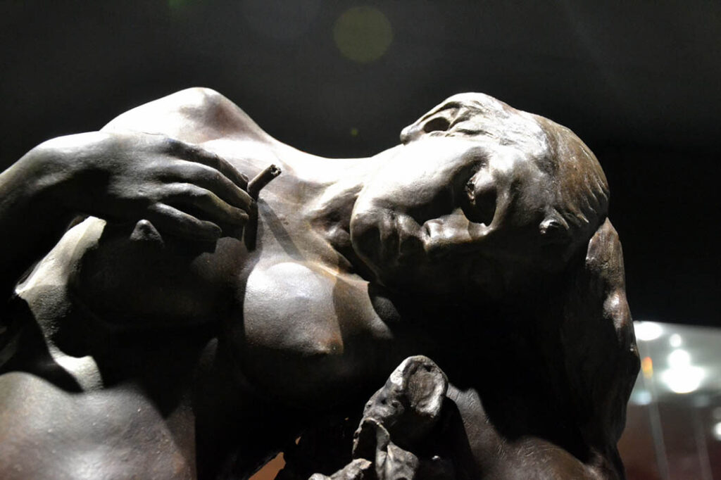 Camille Claudel: "Niobe herida" (1906), fragmento.
