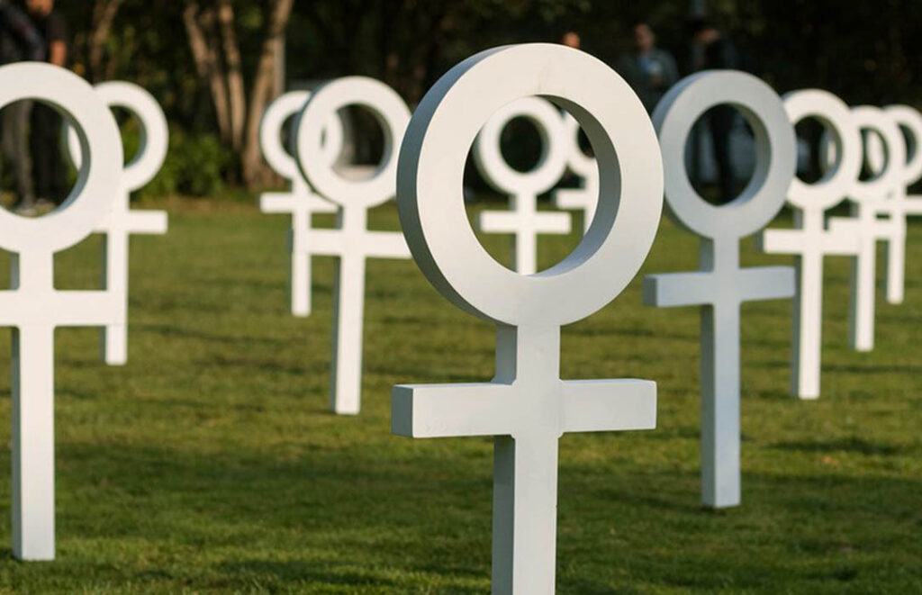Instalación artística de ONU Mujeres llama la atención sobre el aumento de los feminicidios en México.