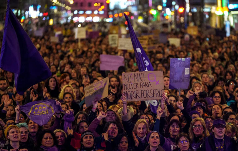 Marcha por el 8M en España. Foto AP