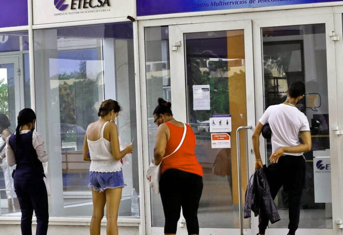 Oficina de ETECSA en La Habana.