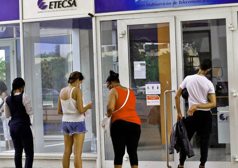 Oficina de ETECSA en La Habana.