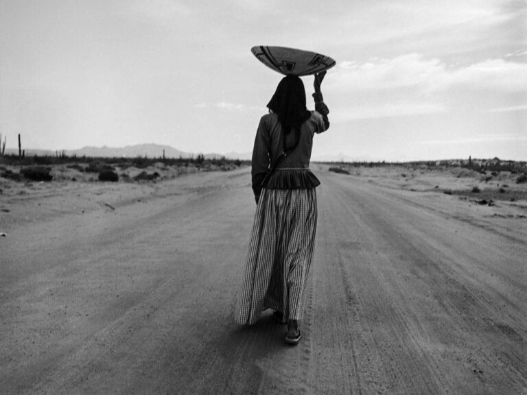 Graciela Iturbide: "Mujer seri" (1989).