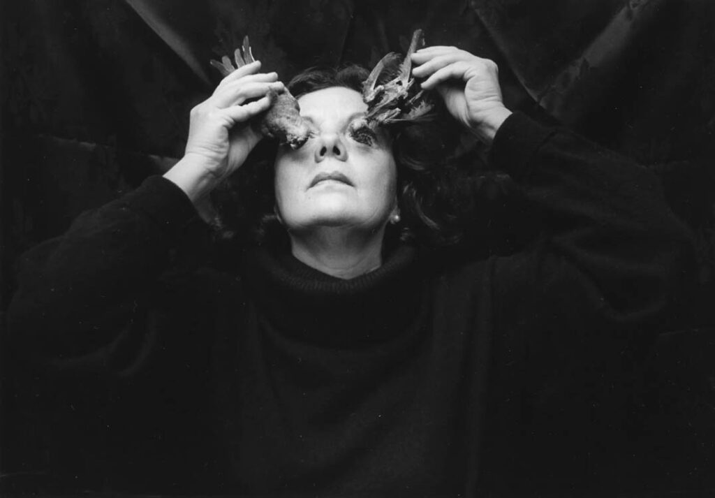 Graciela Iturbide: "¿Ojos para volar?" (1991).