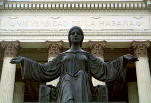 Alma Mater en la Universidad de La Habana.