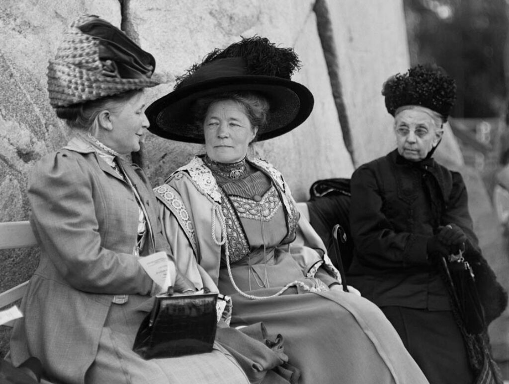 Selma Lagerlöf junto a Sophie Elkan y Louise Qvam, en el Congreso Internacional por el Sufragio Femenino, en Estocolmo, 1911.
