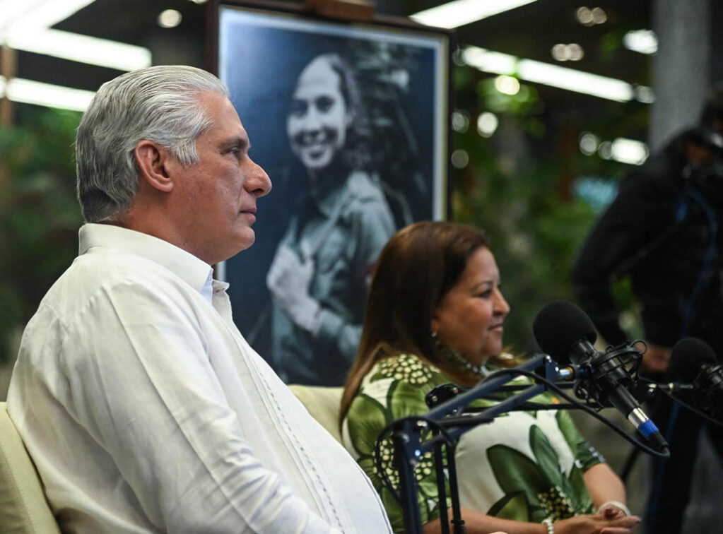 Miguel Díaz-Canel y Teresa Amarelle Boue, secretaria general de la FMC, en el Día Internacional de la Mujer. Foto: Estudios Revolución.