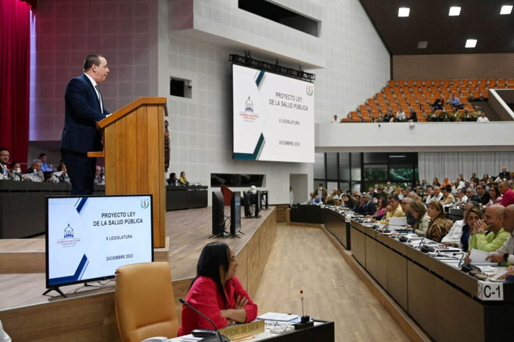 José Ángel Portal Miranda, Ministro de Salud Pública de Cuba, en la Asamblea Nacional del Poder Popular.