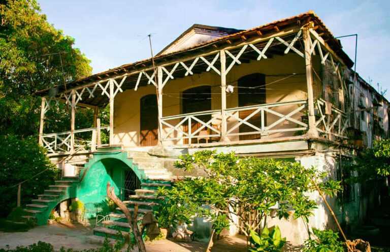 Casa de la infancia y juventud de Dulce María Loynaz, en El Vedado habanero, hoy en ruinas.