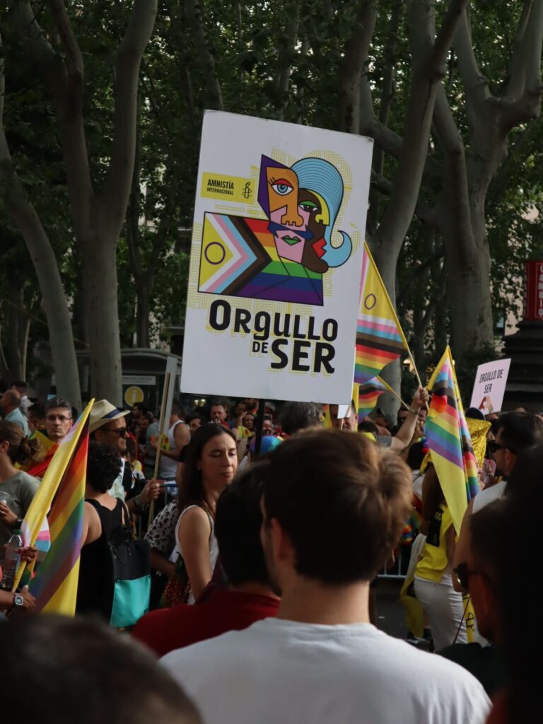 cartel dentro del orgullo Madrid 2025