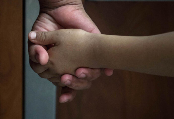 Reducir la edad de consentimiento es un retroceso en las garantías mínimas de la infancia.