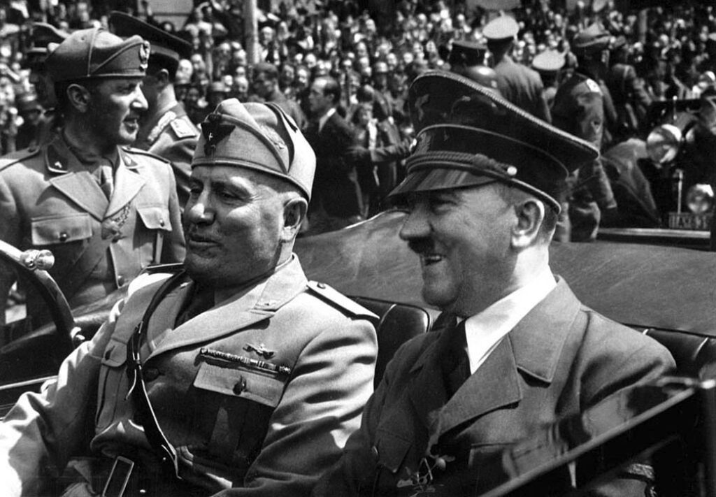 Hitler y Mussolini en Munich, junio de 1940.