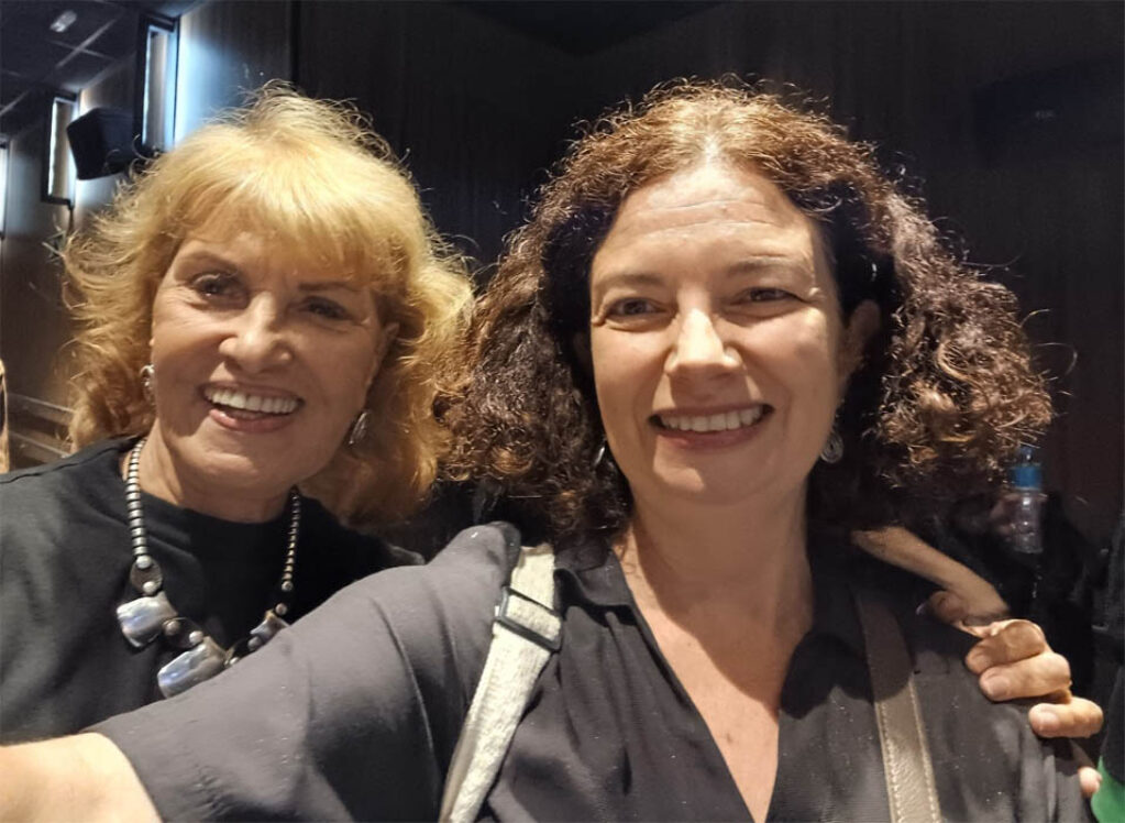 Mariana Martins junto a la actriz y guionista cubana Mirtha Ibarra.