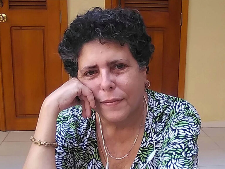 Mariela Varona, escritora cubana.