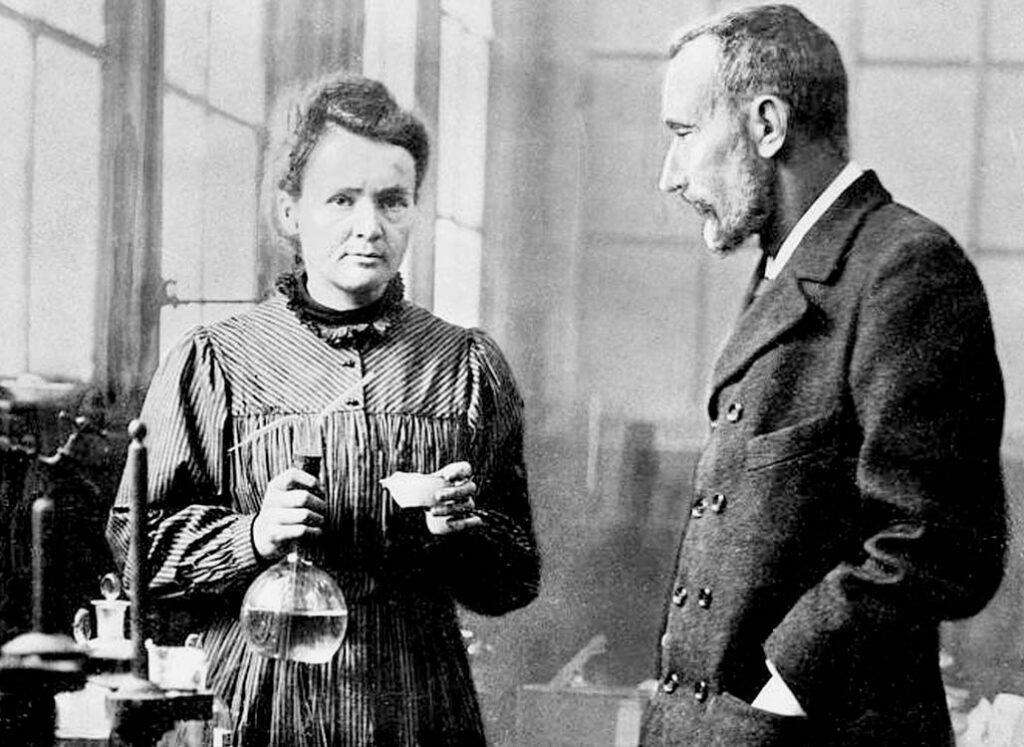 Marie y Pierre Curie en su laboratorio.
