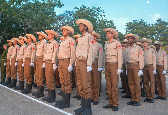 El Ejército Juvenil del Trabajo, una de las formas de esclavitud moderna en Cuba.