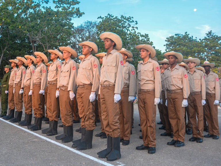 El Ejército Juvenil del Trabajo, una de las formas de esclavitud moderna en Cuba.