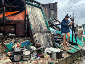 A su paso por Santiago de Cuba, el huracán Melissa deja daños considerables.