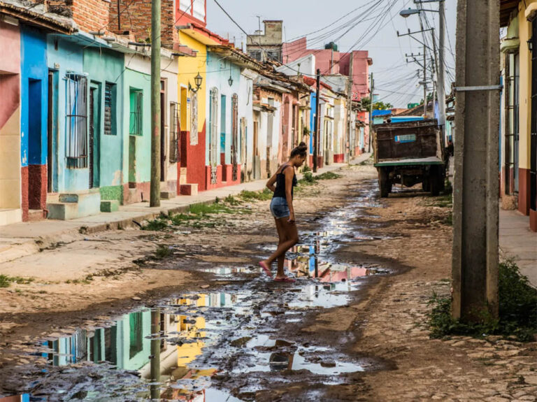 Destrucción de las infraestructuras básicas en Cuba.
