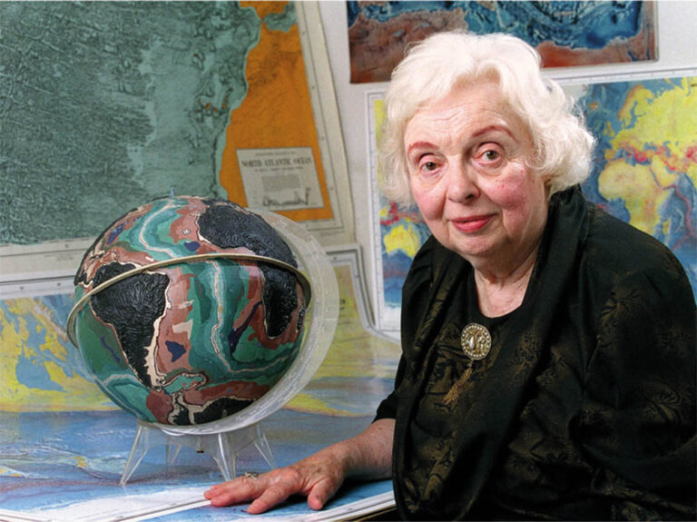 Marie Tharp, geóloga estadounidense.