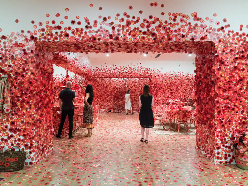 Yayoi Kusama: "Obsesión con flores" (2016-2017).