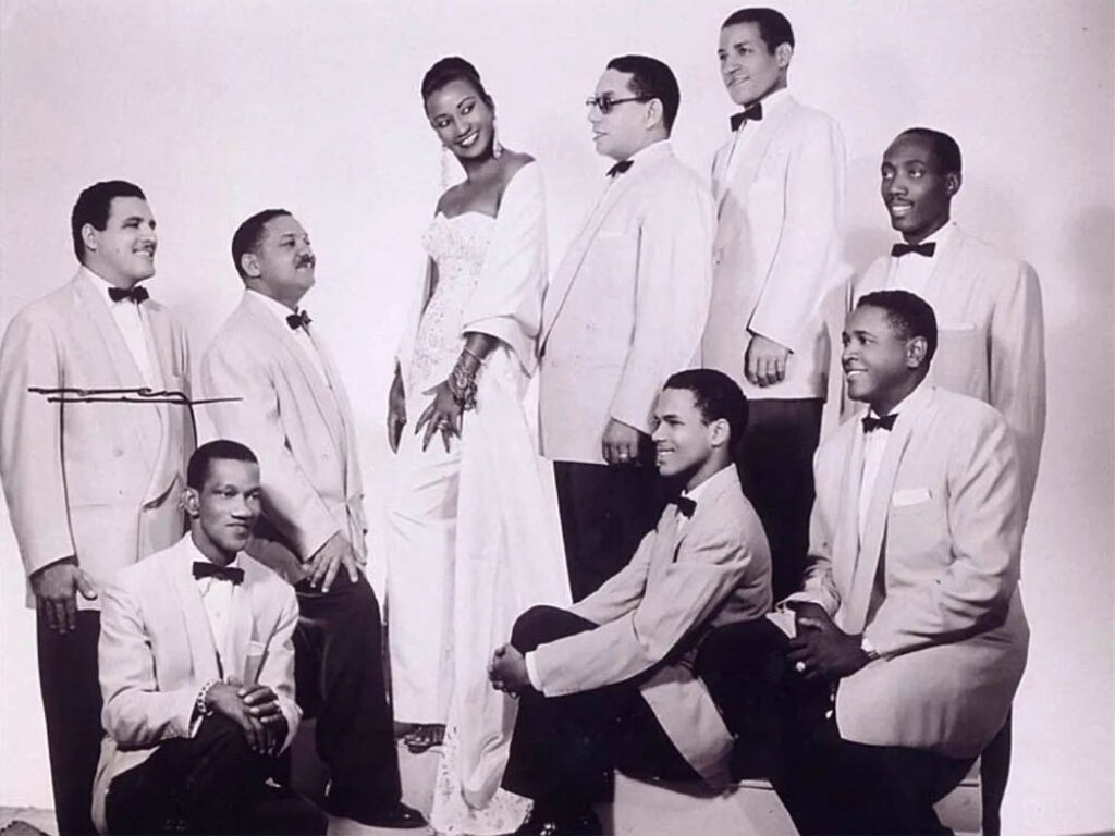 Celia Cruz y La Sonora Matancera a inicios de los años 1950s.