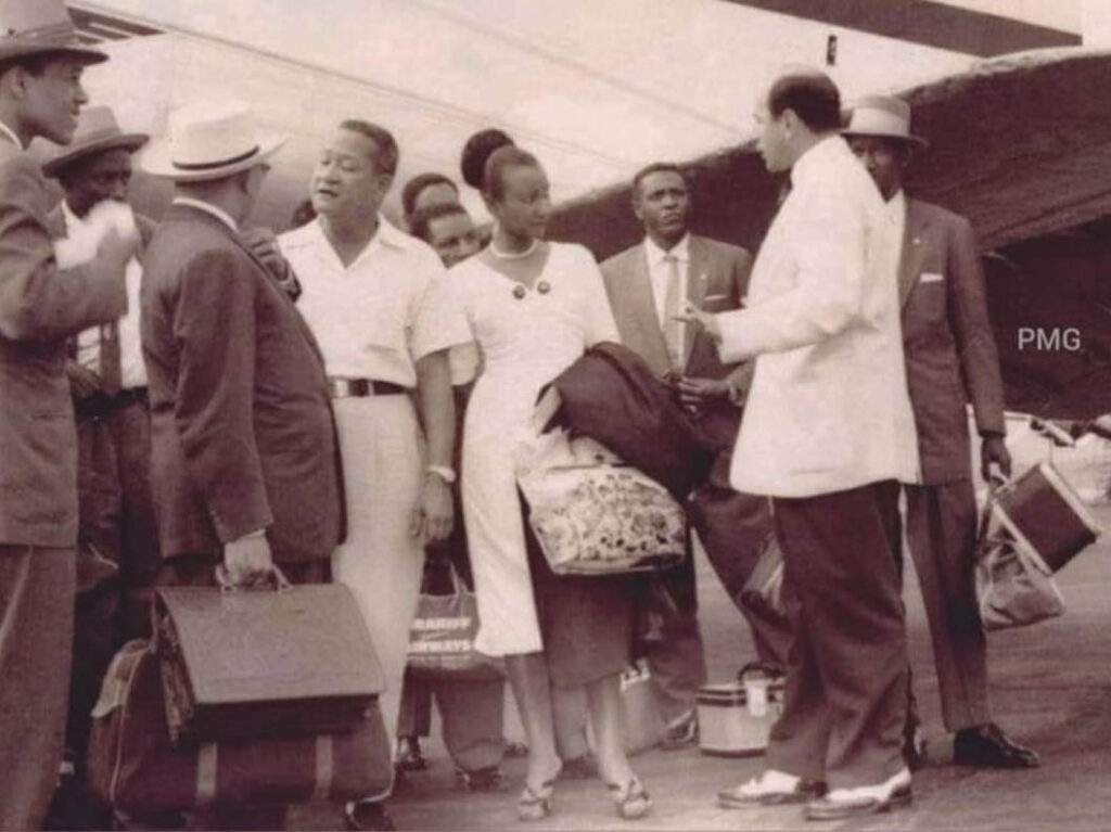 El 15 de julio de 1960, Celia Cruz y La Sonora Matancera llegan a México. No regresarán nunca a Cuba.