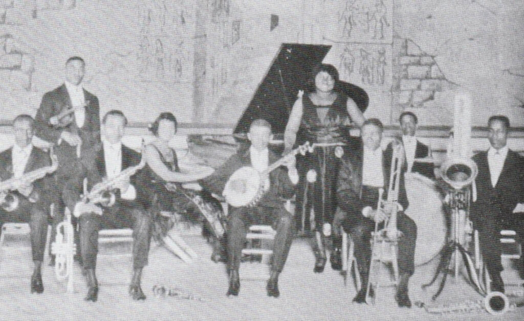 Hattie McDaniel con el grupo Melody Hounds.
