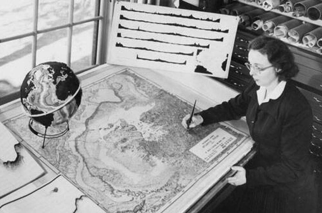 Marie Tharp en el Observatorio Geológico Lamont.