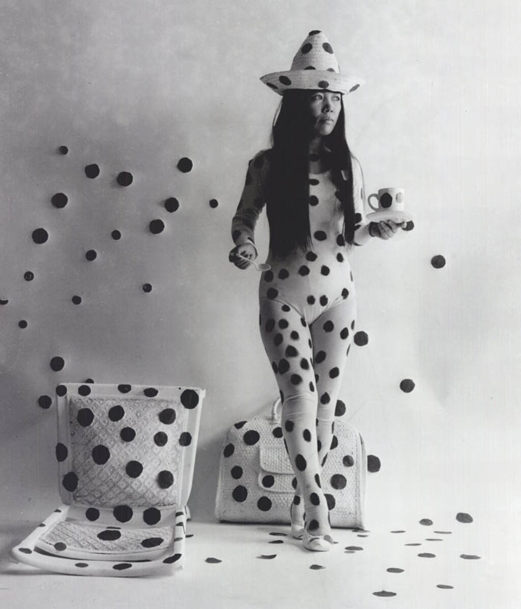 Yayoi Kusama: "Auto-obliteración por puntos" (1968).