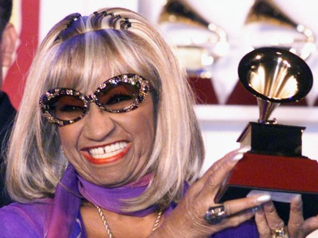 2001: Celia Cruz gana su segundo Latin Grammy con el disco "Siempre Viviré".