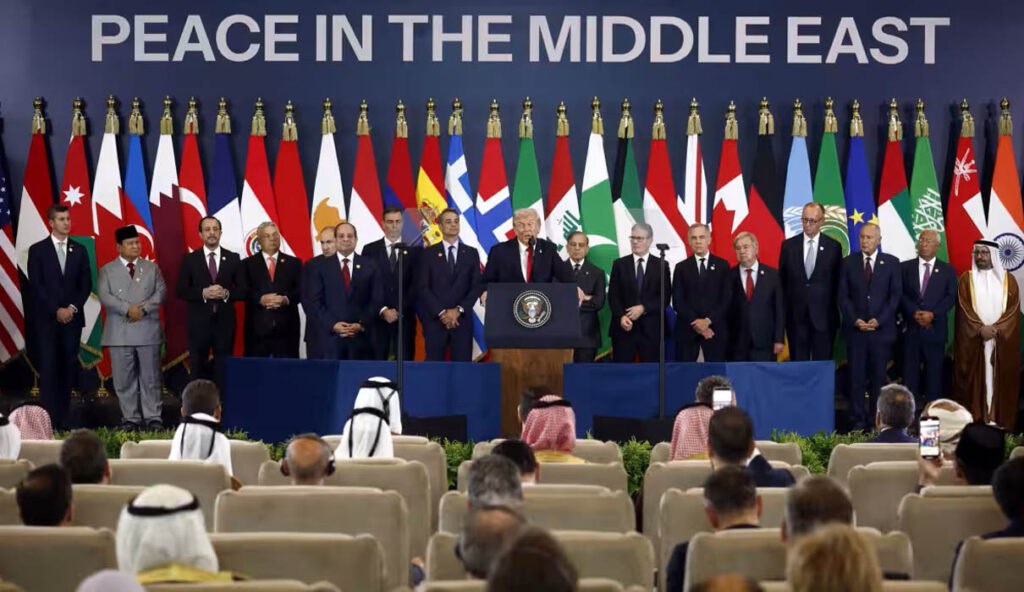 Donald Trump habla en un encuentro en Egipto sobre la guerra entre Israel y Hamas. Foto: Reuters