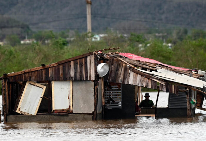 Poblado de San Miguel de Parada inundado por las lluvias del huracán Melissa. Foto: Yamil Lage / AFP