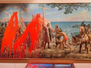 Vandalizan cuadro boicoteando el Día de la Hispanidad