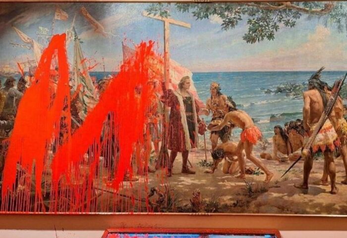 Vandalizan cuadro boicoteando el Día de la Hispanidad