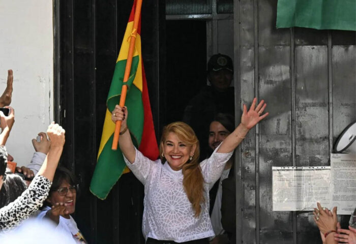 Ex presidenta de Bolivia, Jeanine Áñez al ser excarcelada.