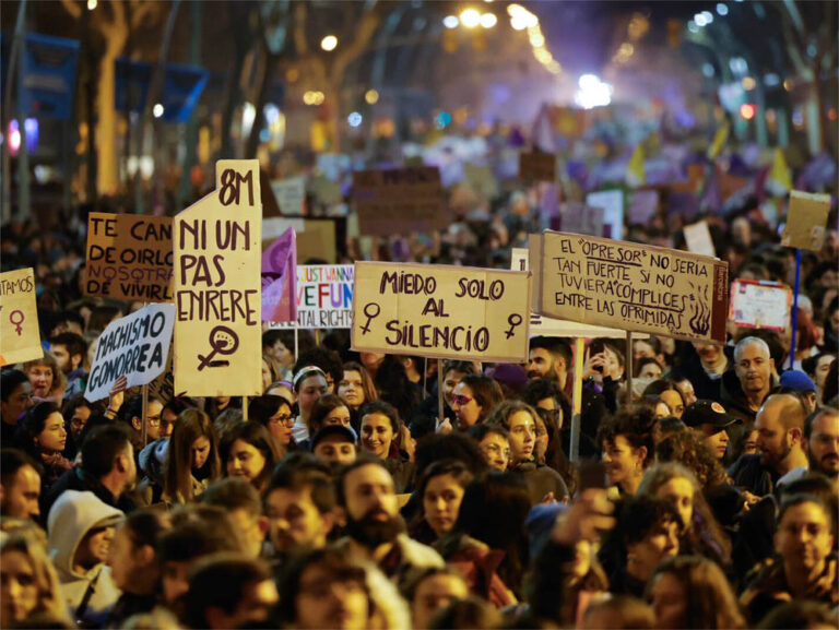 Marcha por el 8M en Barcelona.