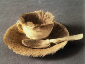 Meret Oppenheim: "Juego de desayuno de piel" (1936).