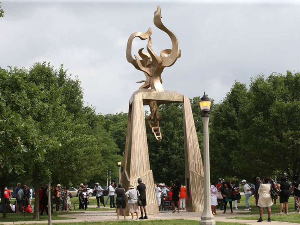 Monumento La Luz de la Verdad en honor a Ida B. Wells en Chicago, inaugurado el 30 de junio de 2021.