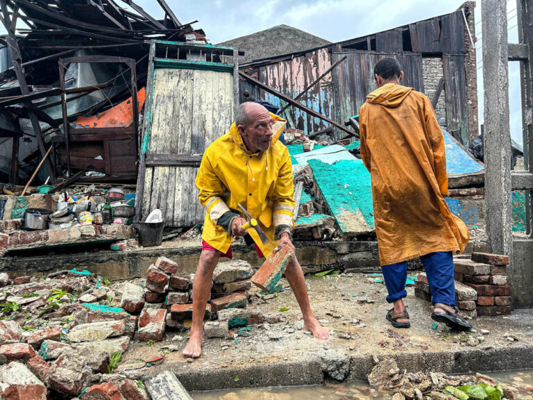 Santiago de Cuba tras el paso del huracán Melissa. Foto: Yamil Lage / AFP