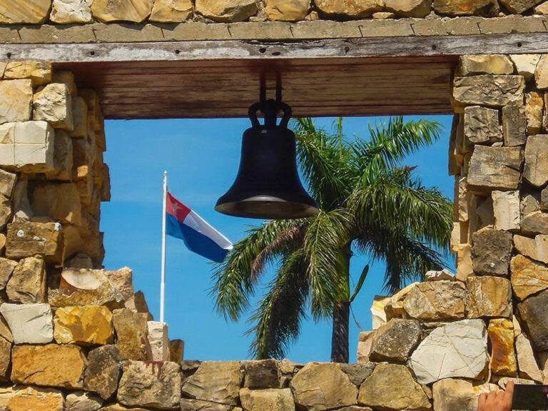 Campana del ingenio La Demajagua, símbolo de la libertad de Cuba.