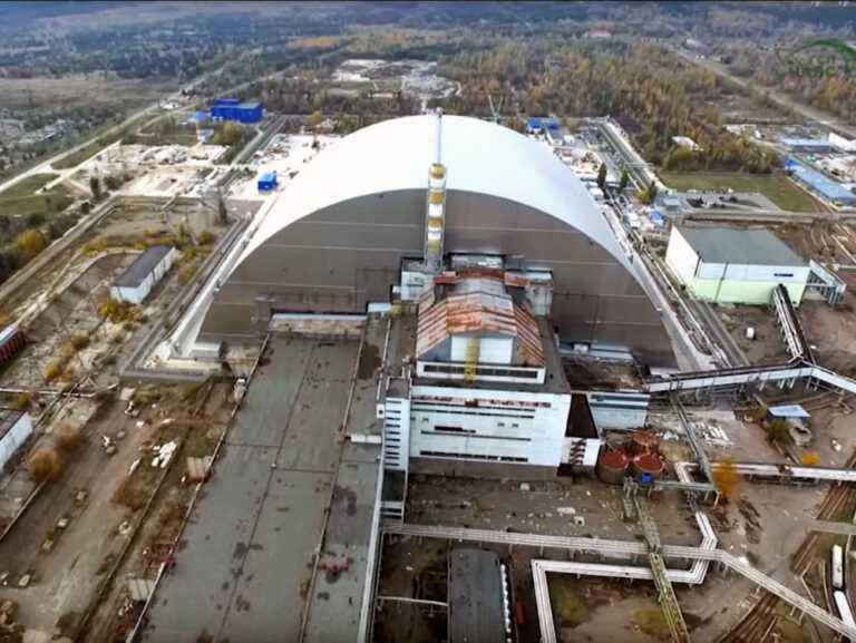 Central Nuclear de Chernóbil tras la construcción del Nuevo Confinamiento Seguro.