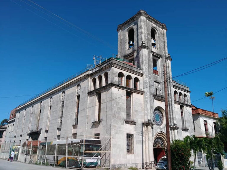 Iglesia de Nuestra Señora de la Medalla Milagrosa, en el municipio habanero de Santos Suárez.