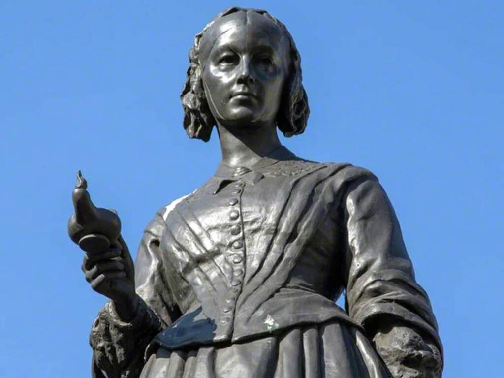 Arthur George Walker: Escultura de Florence Nightingale (1915).