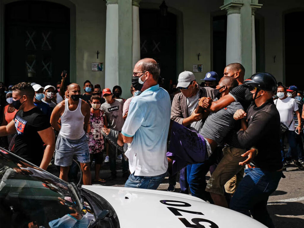 Detenidos durante las protestas pacíficas del 11 de julio de 2021 en Cuba.
