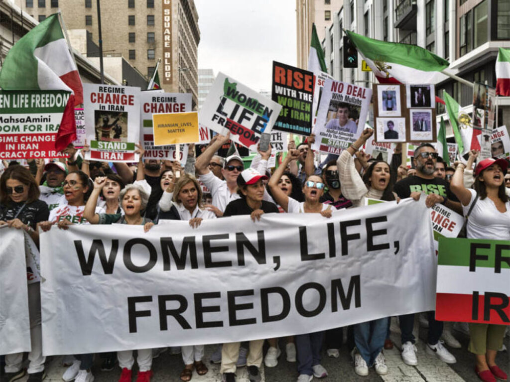 Protesta del movimiento Mujeres, Vida, Libertad en la ciudad de Los Ángeles, en 2022. Foto: AP
