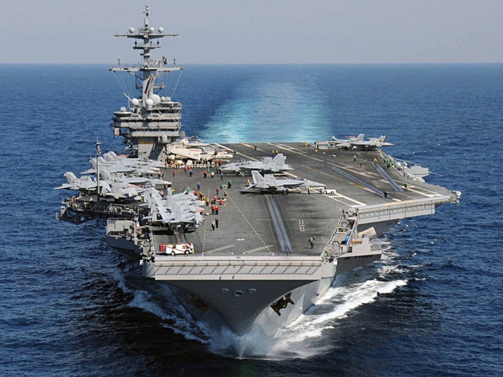 EE.UU. coloca un portaviones a 96 km de las costas de Cuba