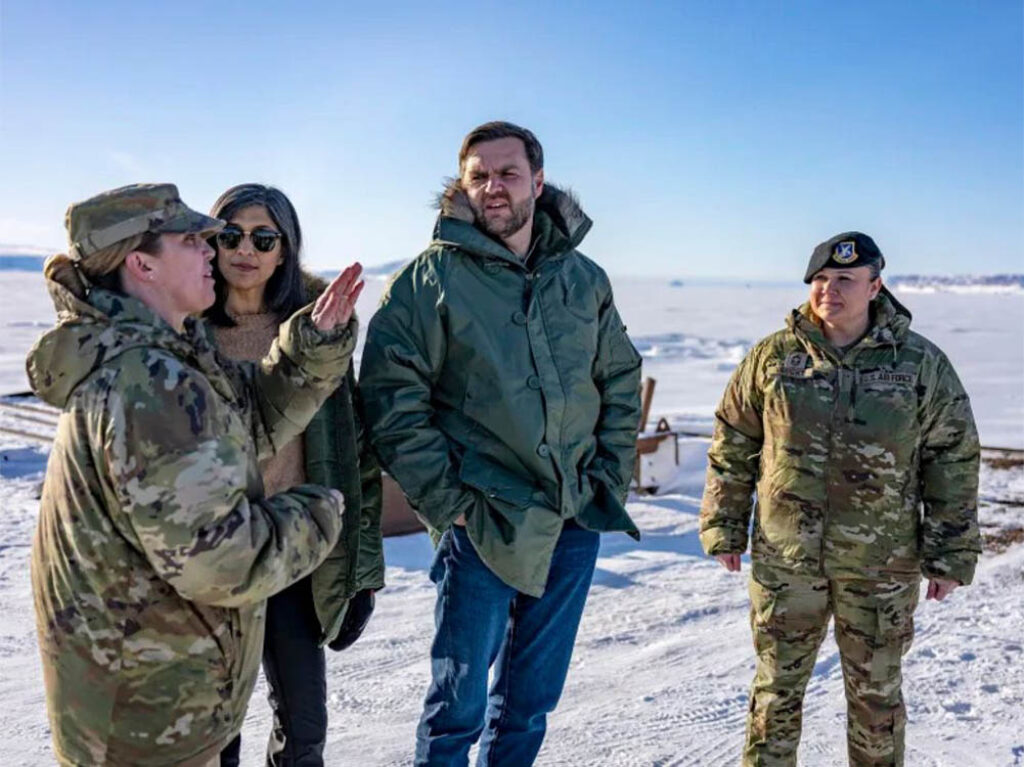 El vicepresidente de Estados Unidos, J. D. Vance y su esposa durante una visita a Groenlandia en marzo de 2025.