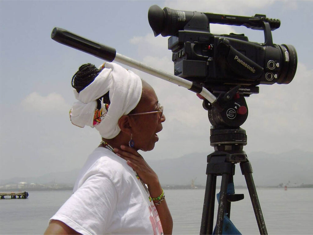 Gloria Rolando en una filmación.